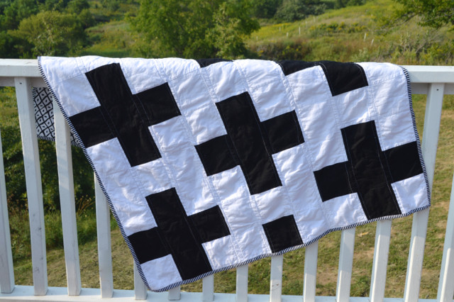 black and white cross quilt3