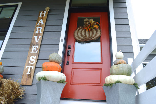 front-porch-fall-decor-pumpkin-topiaries06