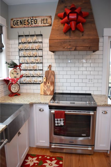 Our festive Christmas kitchen is full of sentimental holiday touches. 